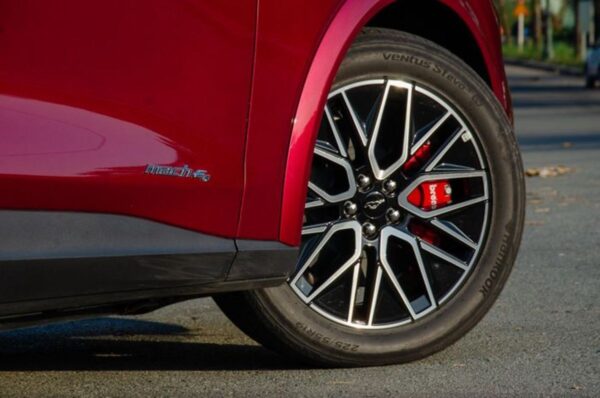 Lưu ý quan trọng khi dùng ô tô điện di chuyển dịp lễ nắng nóng