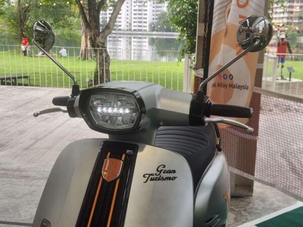Royal Alloy Gran Turismo 2026 kiểu Vespa ra mắt từ 2.479 USD