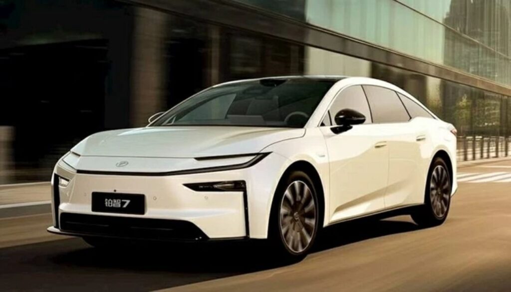 Toyota bZ7 gây sốt: 3.100 Đơn hàng chỉ 60 phút