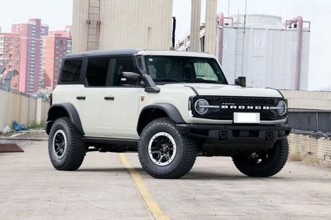 Ford Bronco Amazon ra mắt, lội nước 925mm giá 1,6 tỷ