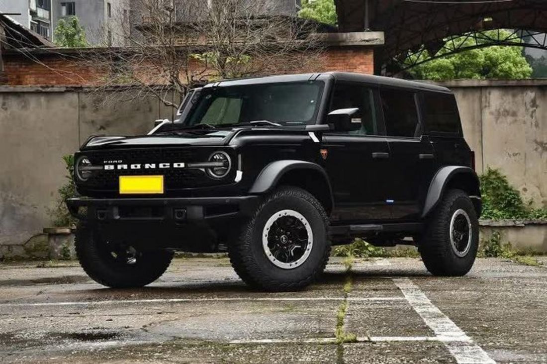 Ford Bronco Amazon ra mắt, lội nước 925mm giá 1,6 tỷ