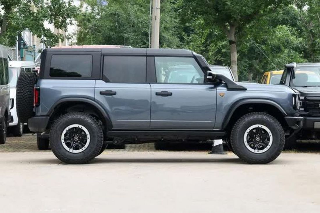 Ford Bronco Amazon ra mắt, lội nước 925mm giá 1,6 tỷ