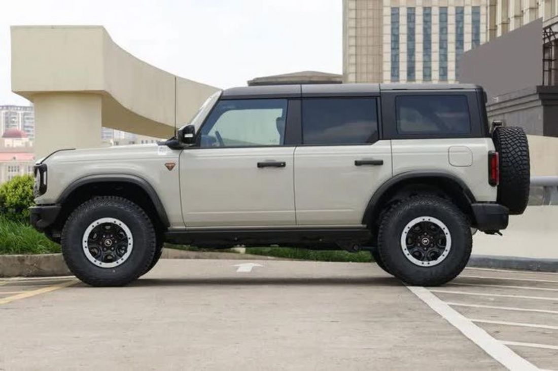 Ford Bronco Amazon ra mắt, lội nước 925mm giá 1,6 tỷ