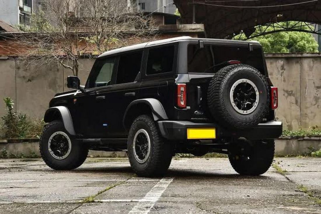 Ford Bronco Amazon ra mắt, lội nước 925mm giá 1,6 tỷ