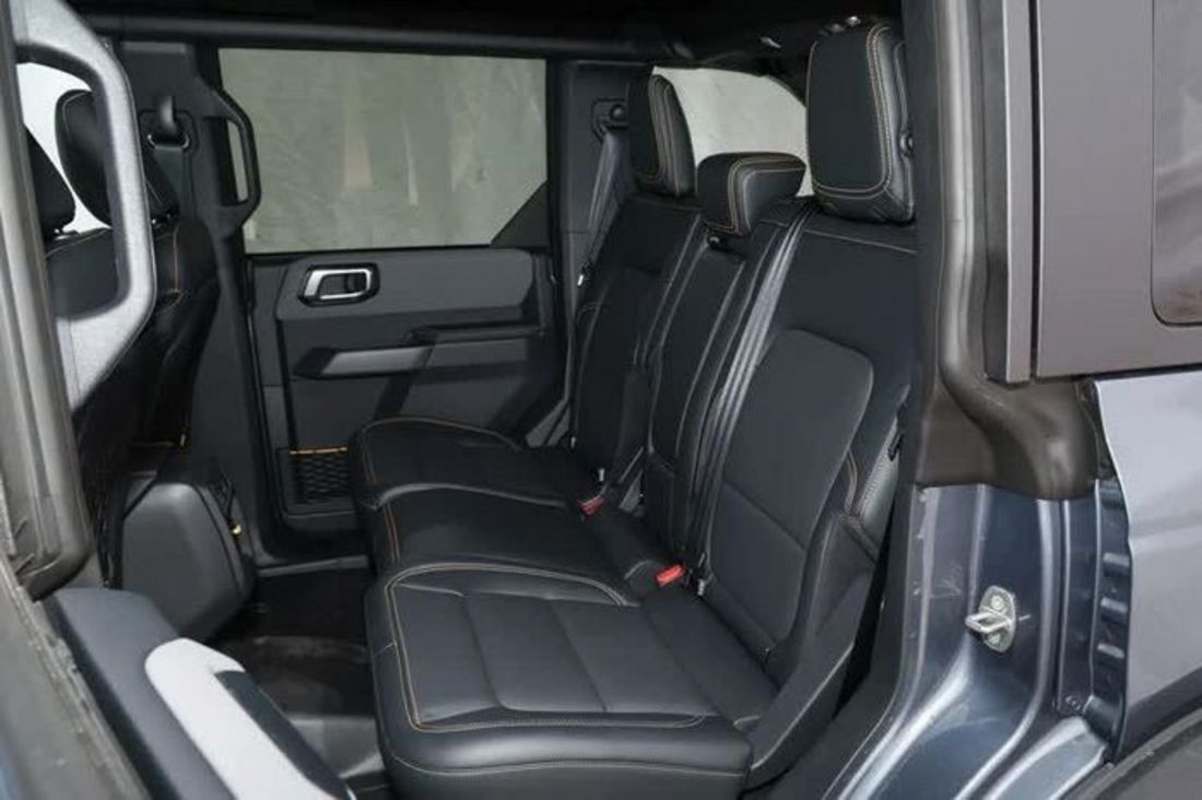 Ford Bronco Amazon ra mắt, lội nước 925mm giá 1,6 tỷ
