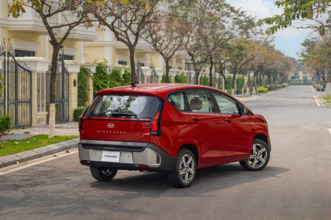 Hyundai Stargazer mới: Xe 7 chỗ ngập công nghệ giá rẻ