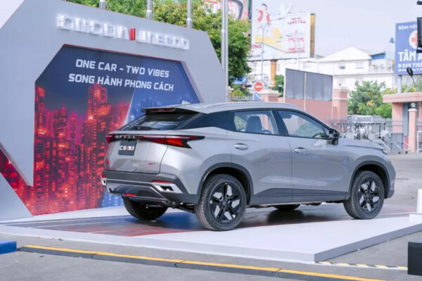 Omoda C5 SHS-H ra mắt VN: Tiết kiệm 4.9L/100km, giá từ 599 triệu