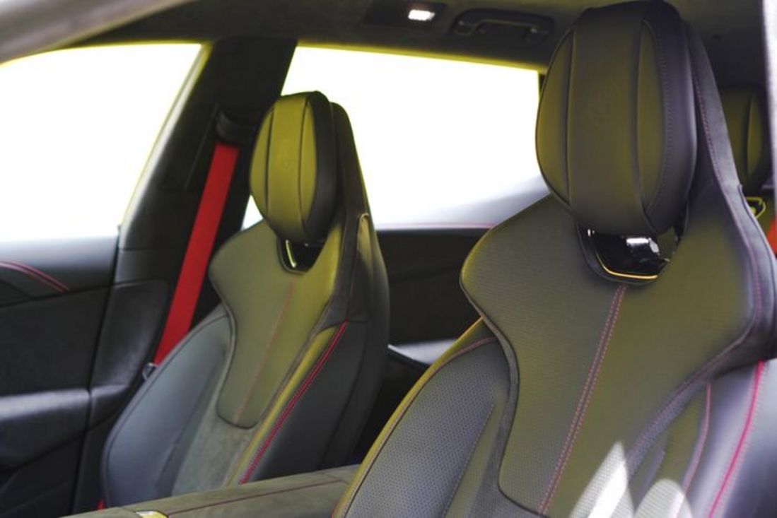 Khám phá SUV điện Lotus Eletre giá từ 4,4 tỷ tại Việt Nam