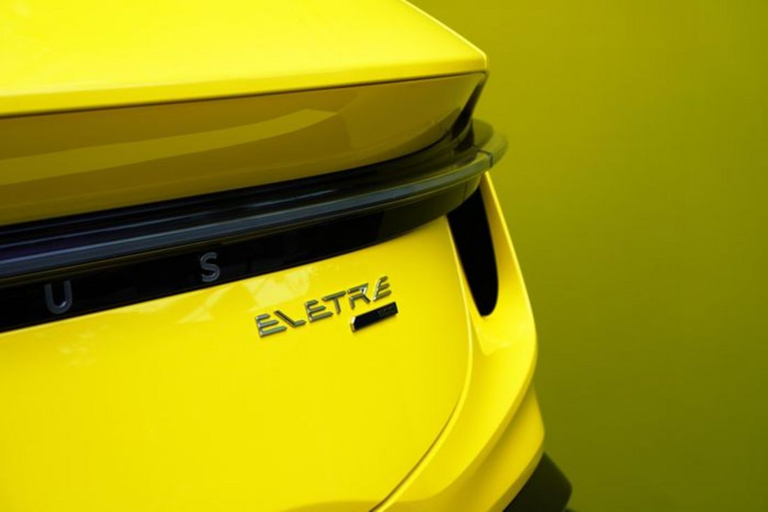 Khám phá SUV điện Lotus Eletre giá từ 4,4 tỷ tại Việt Nam