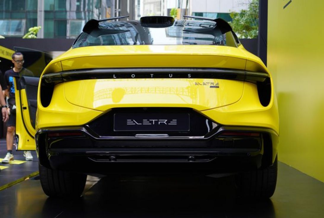 Khám phá SUV điện Lotus Eletre giá từ 4,4 tỷ tại Việt Nam