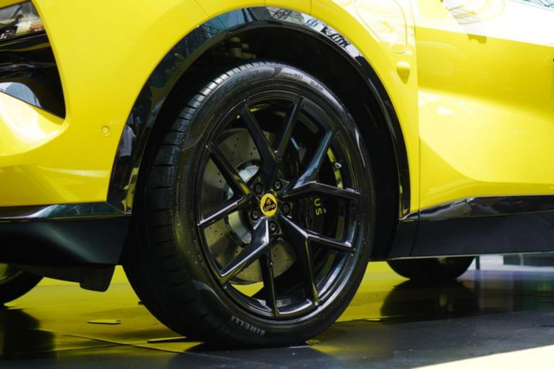 Khám phá SUV điện Lotus Eletre giá từ 4,4 tỷ tại Việt Nam