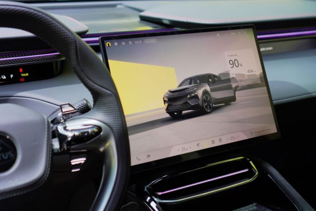 Khám phá SUV điện Lotus Eletre giá từ 4,4 tỷ tại Việt Nam