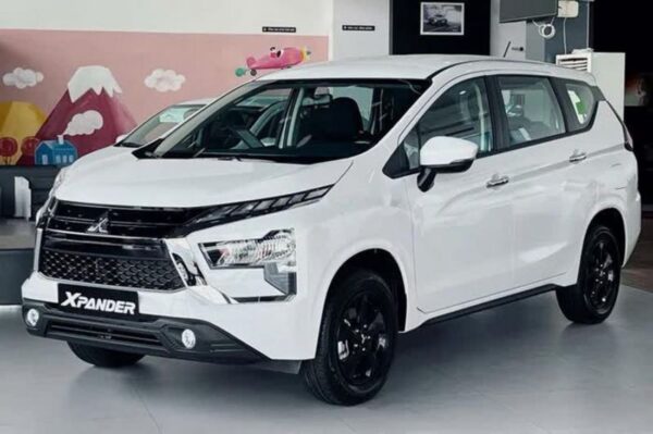 Toyota Veloz Cross vượt Mitsubishi Xpander trong tháng 4/2026