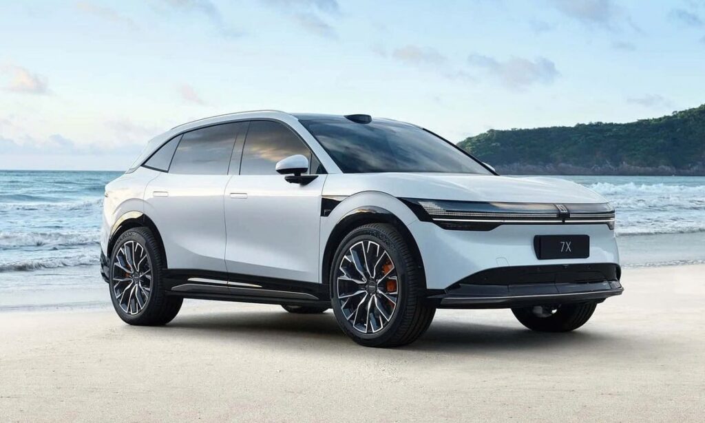 So sánh xe điện BYD Sealion 8 và Zeekr 7X tại Việt Nam