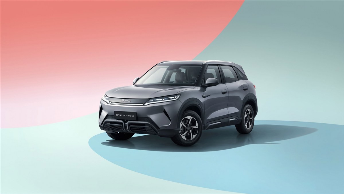 BYD Atto 2 màu xám nhìn từ bên hông