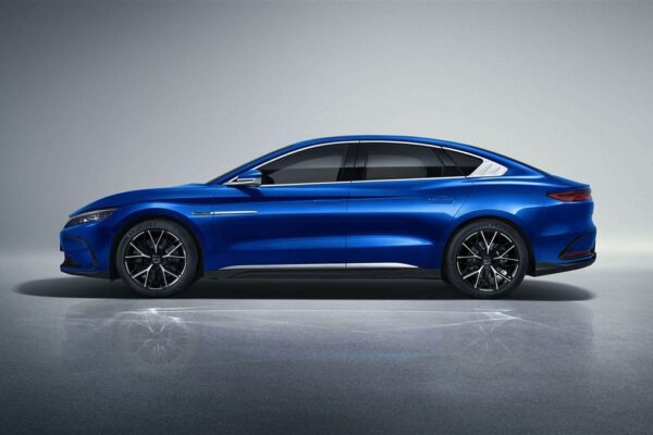 BYD Han nhìn từ góc bên hông