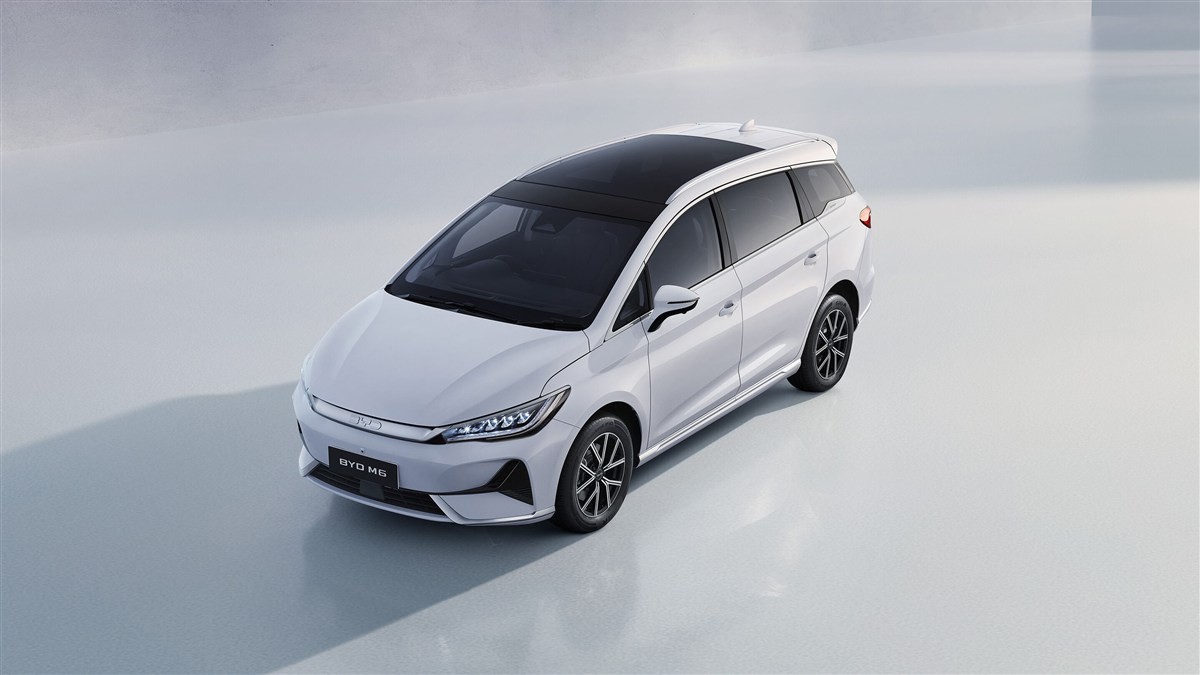 BYD M6 nhìn từ trên xuống