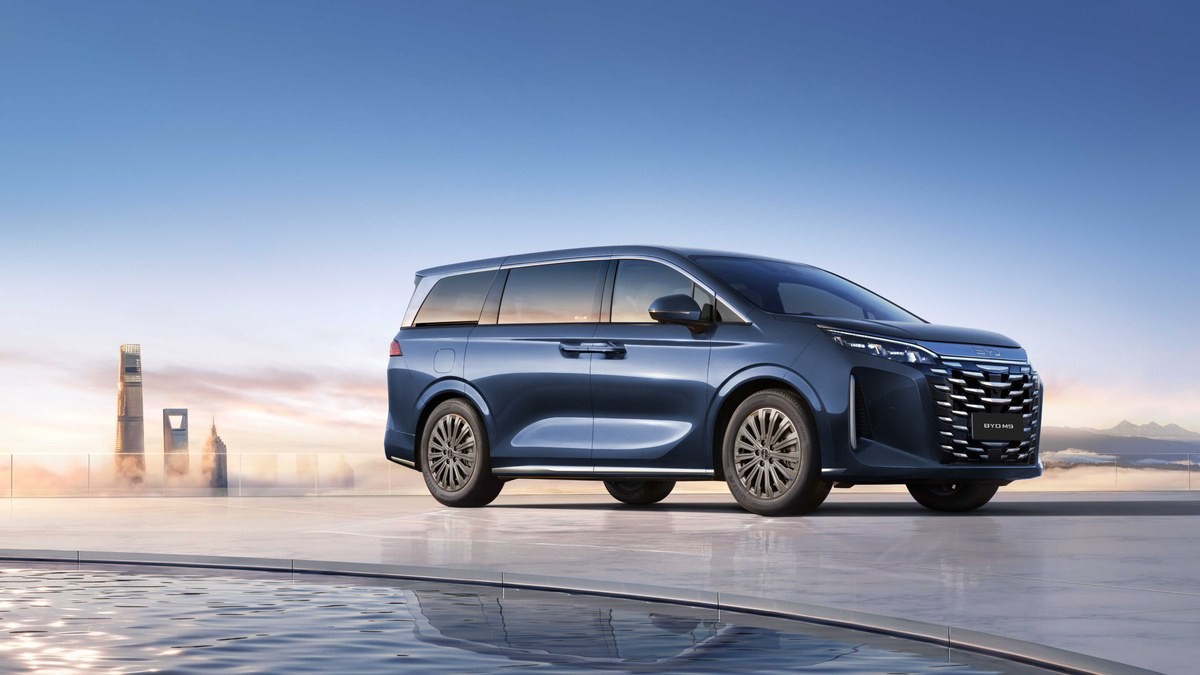 BYD M9 giữa khung cảnh đô thị