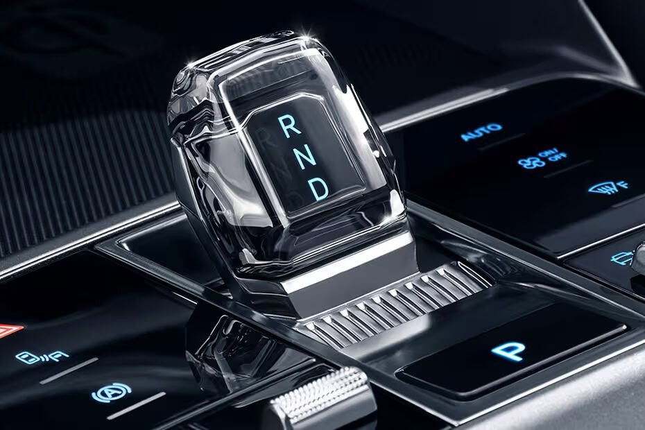 Cần số điện tử trên BYD Sealion 6