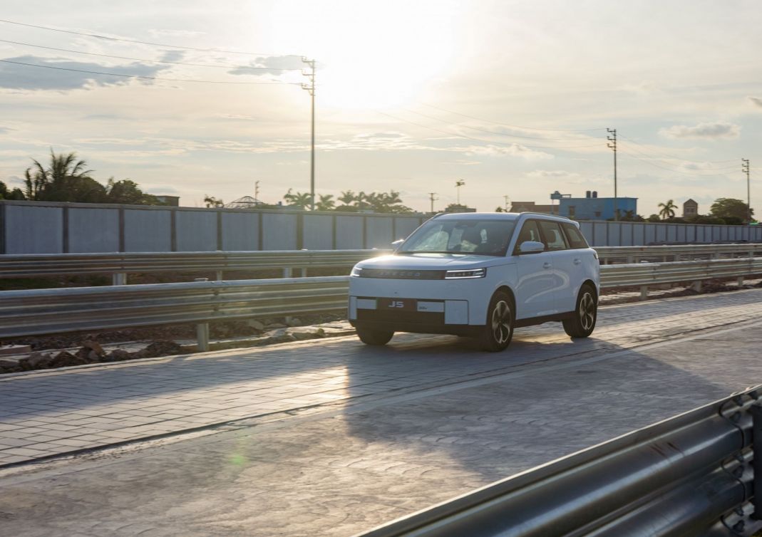 Jaecoo J5 EV dẫn đầu phân khúc, Omoda