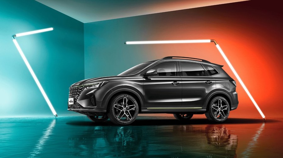 MG RX5 nhìn từ hông xe
