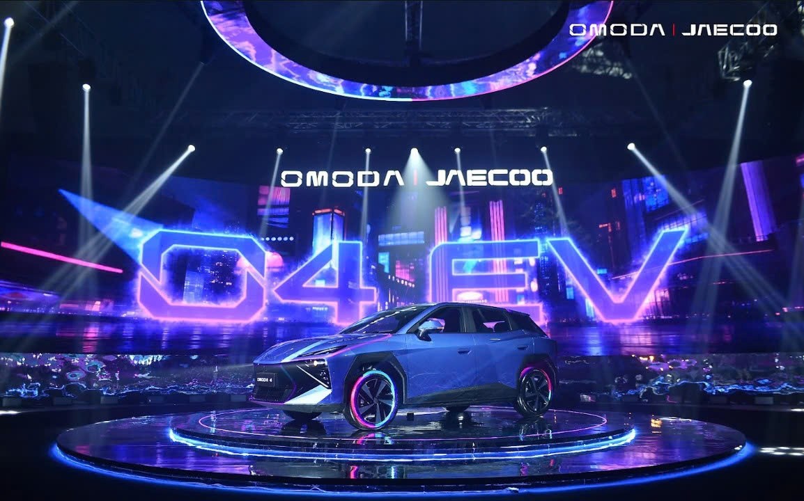 Omoda O4 EV ra mắt trên sân khấu tại Triển lãm Ô tô Quốc tế Indonesia (GIIAS) 2026