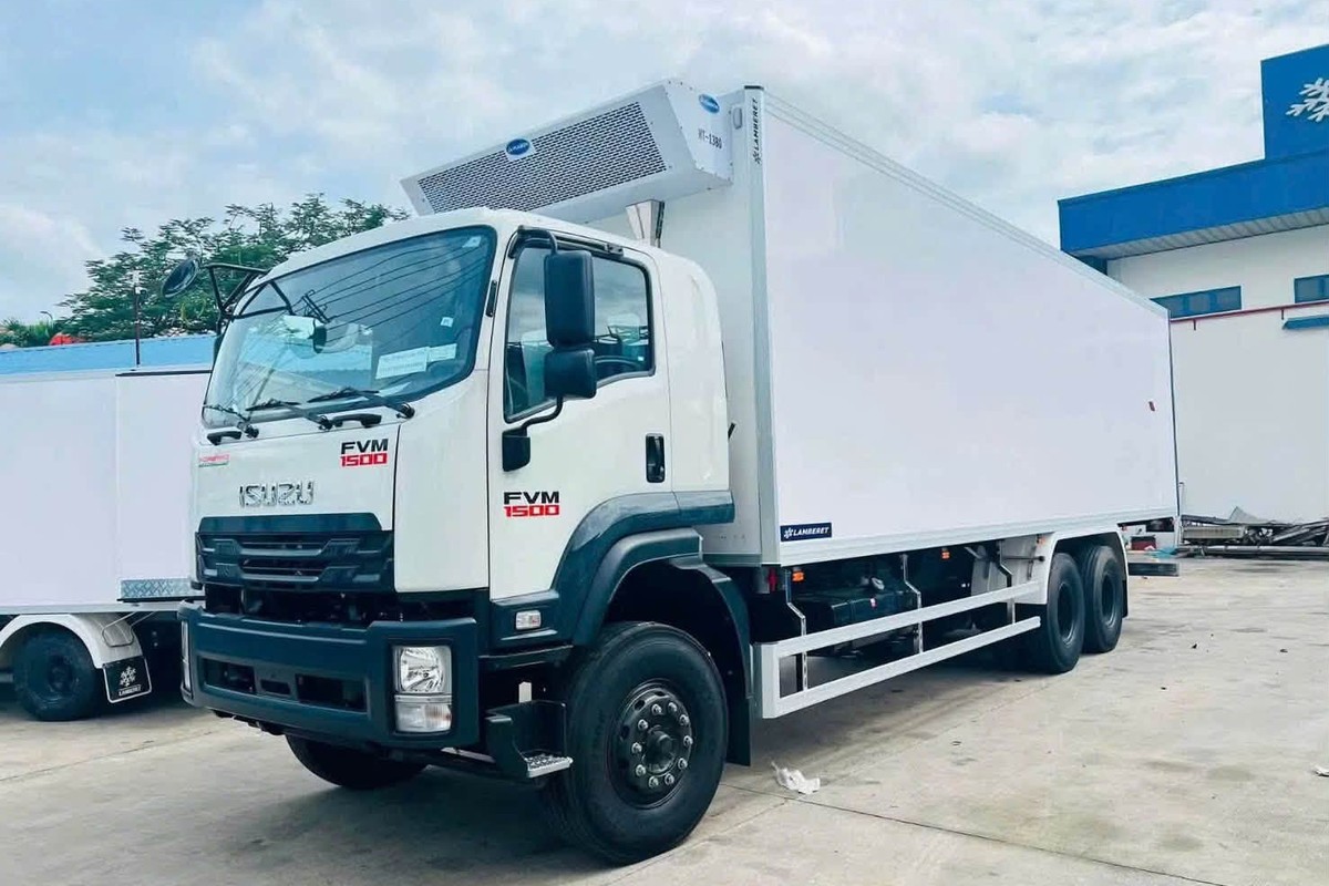 Isuzu FVM 1500 thùng đông lạnh Lamberet nhìn chéo phía trước