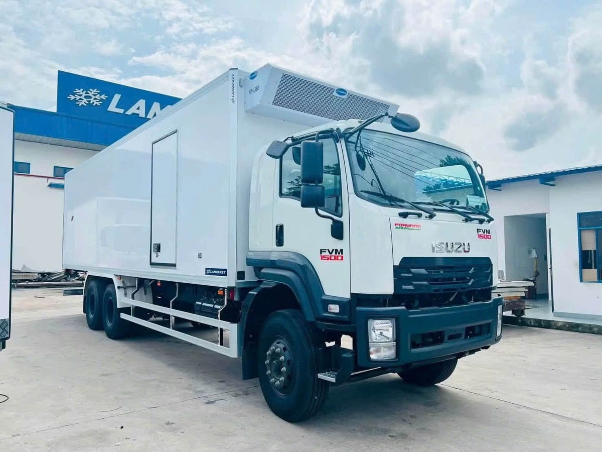 Thùng đông lạnh Lamberet và cửa hông của xe Isuzu FVM 1500