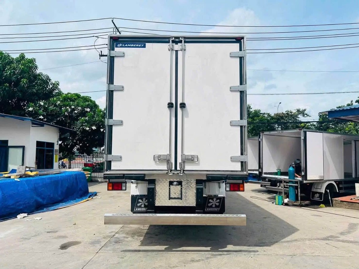 Cửa sau thùng đông lạnh Lamberet của xe Isuzu FVM 1500