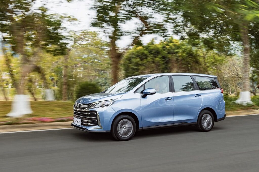 MG G50 di chuyển trên đường