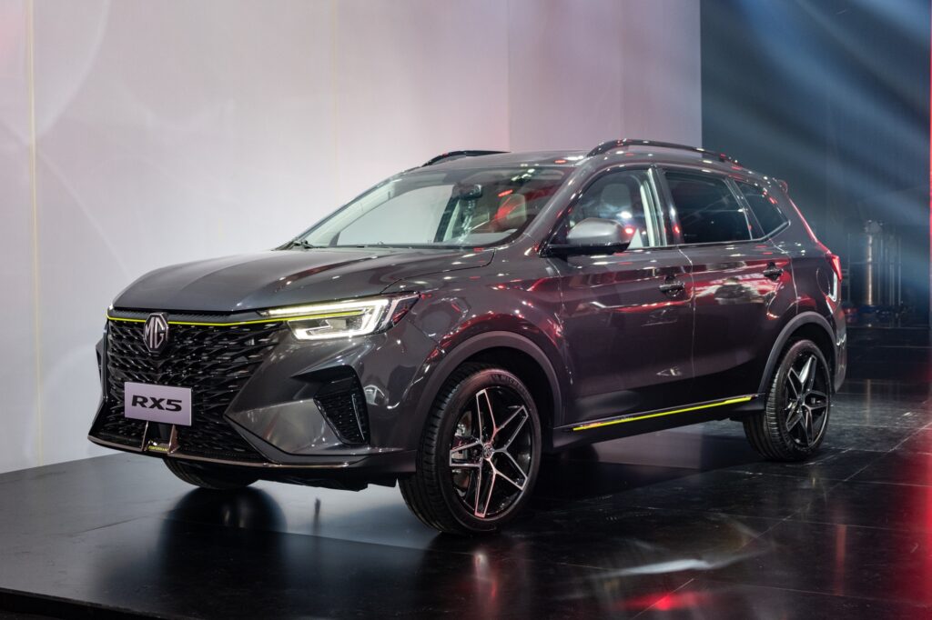 MG RX5 tại sự kiện, góc nhìn chéo trước