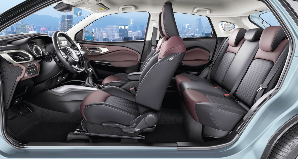 Nội thất Suzuki Fronx với ghế bọc hai tông đen và đỏ Bordeaux