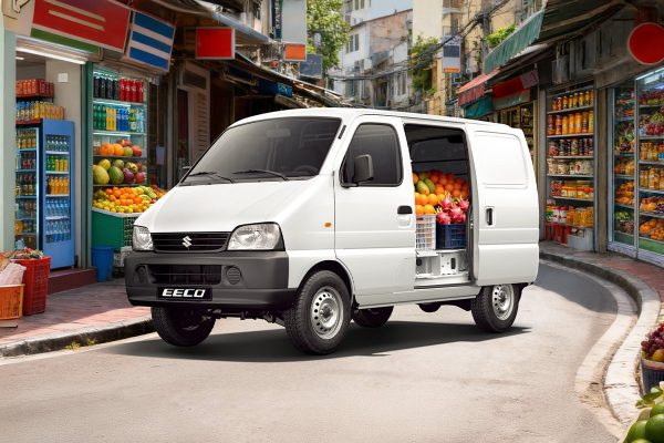 Suzuki Eeco mở cửa trượt giao hàng trong hẻm chợ