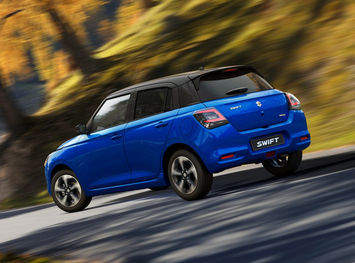 Đuôi xe Suzuki Swift màu xanh mui đen