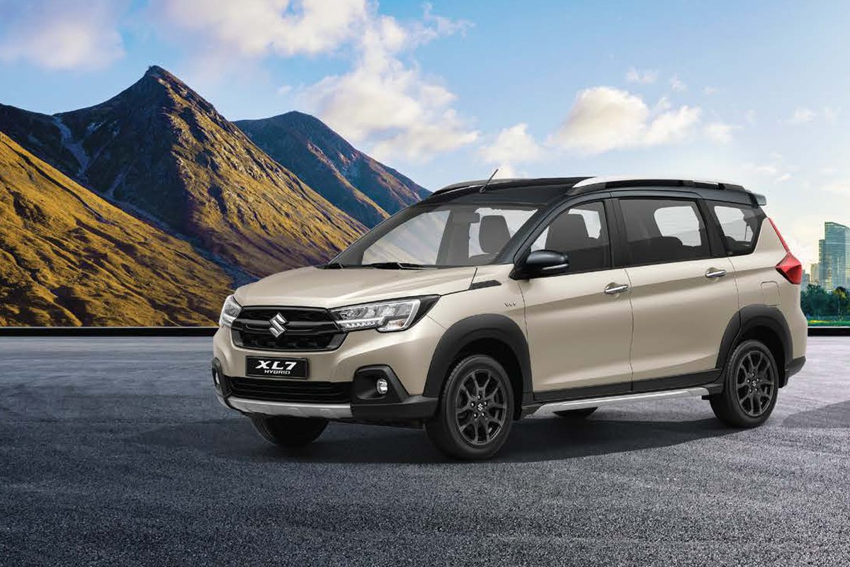 Suzuki XL7 Hybrid màu ngà phối mui đen