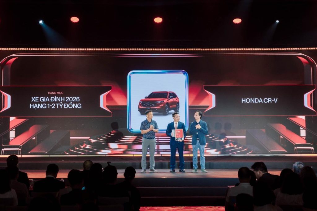 Honda CR-V được xướng tên tại hạng mục Xe gia đình 2026 trên sân khấu lễ trao giải