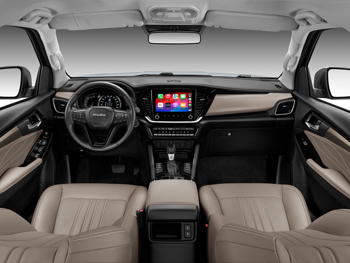 Hai hàng ghế trước bọc da tông nâu của Isuzu MU-X