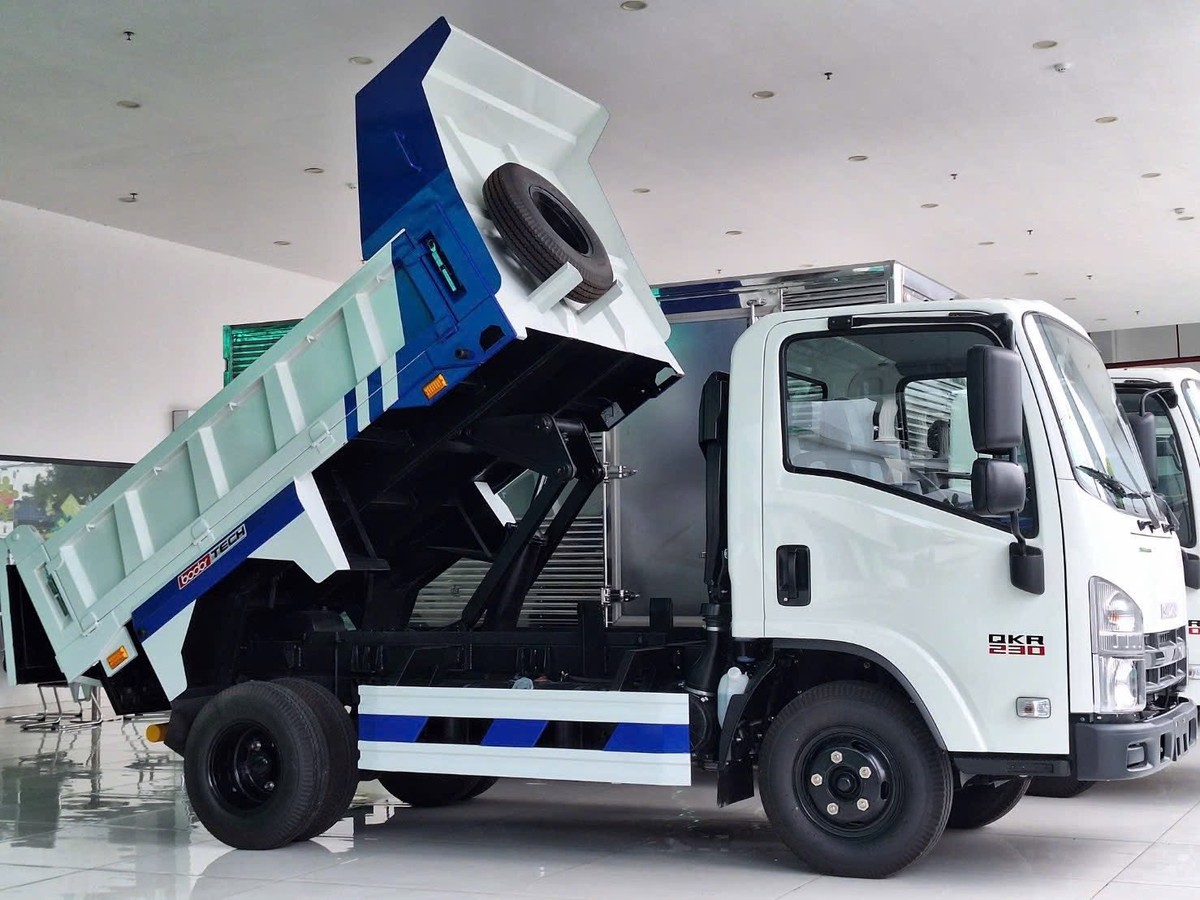 Xe ben Isuzu QKR 230 Euro 5 nâng thùng ben nhìn ngang