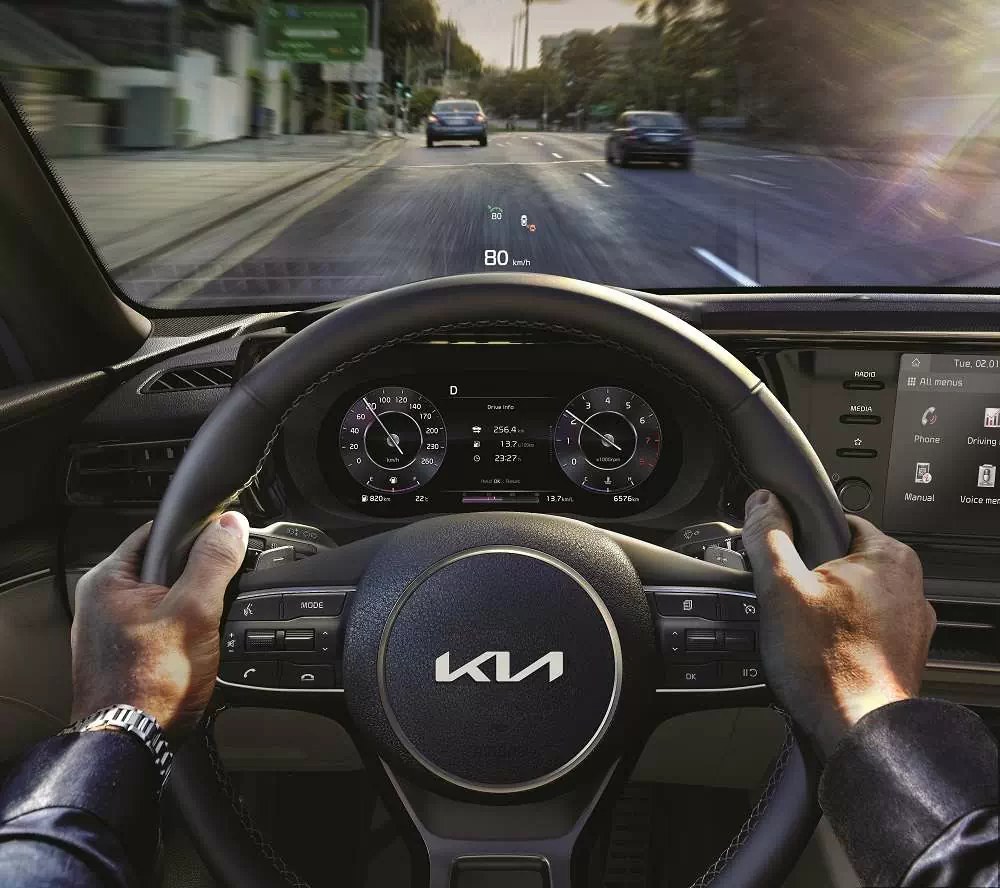 Màn hình HUD hiển thị thông tin trên kính lái Kia K5