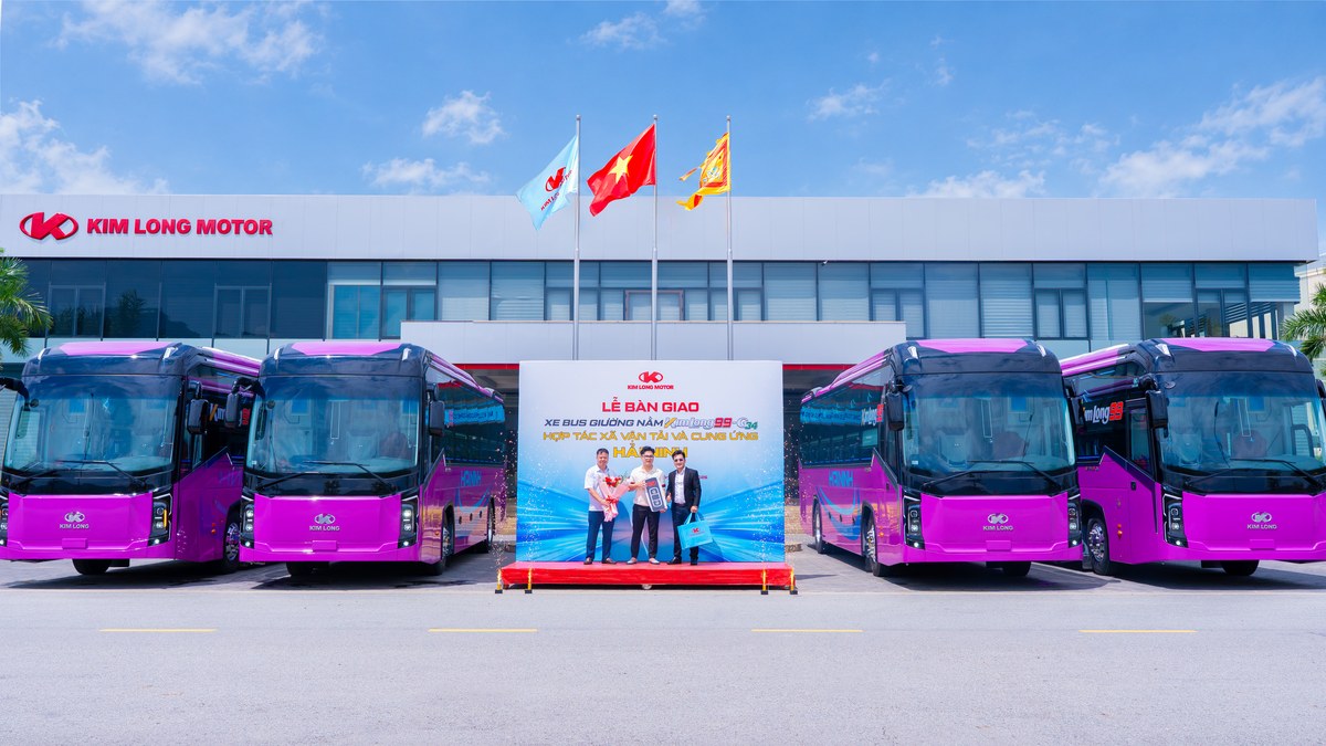 Lễ bàn giao xe bus giường nằm KIMLONG99-G34 cho Hợp tác xã Vận tải và Cung ứng Hải Ninh