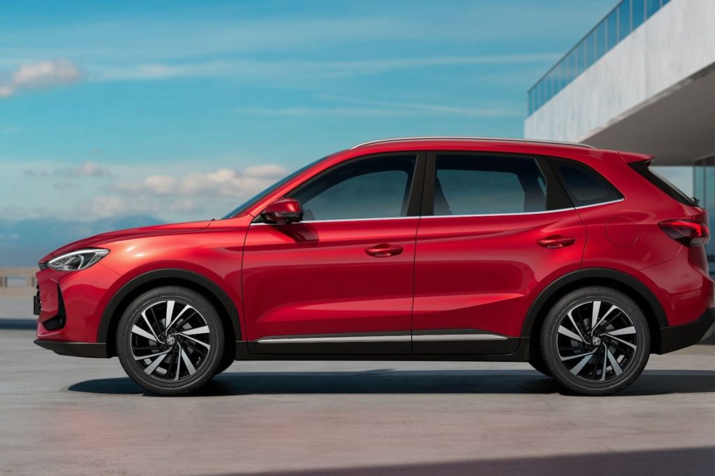 All New MG ZS màu đỏ trong lễ ra mắt tại Việt Nam