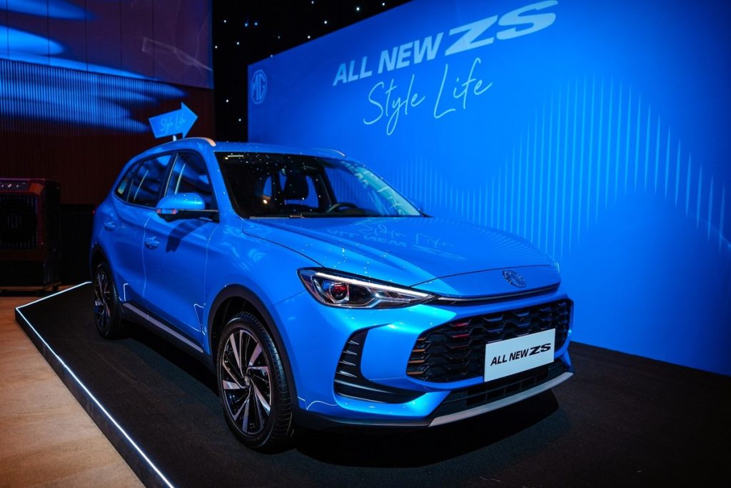 MG All New ZS màu xanh tại khu trưng bày ra mắt