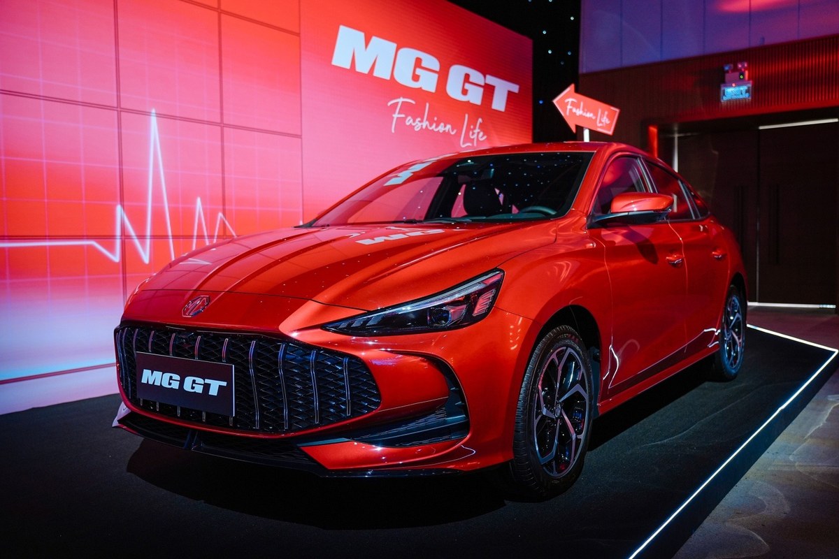 MG GT màu đỏ tại khu trưng bày ra mắt