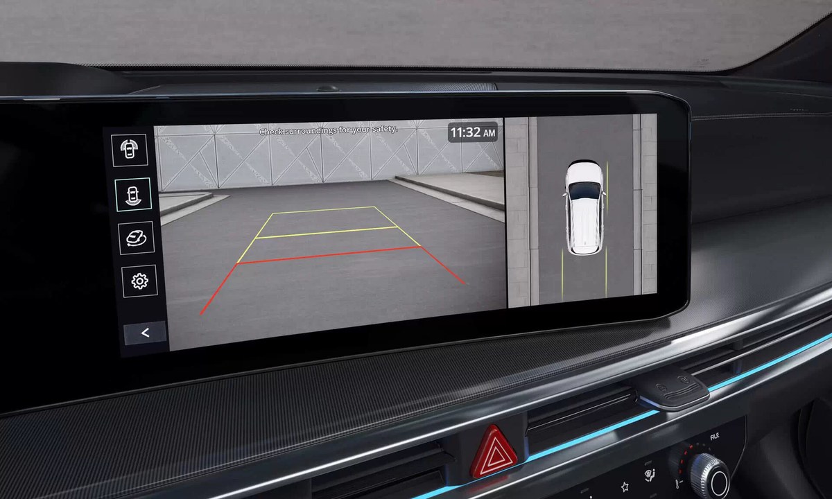 Màn hình hiển thị camera lùi và toàn cảnh trên New Sorento Hybrid
