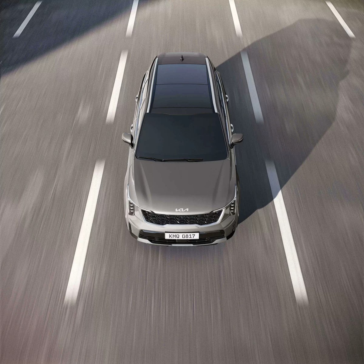 New Sorento Hybrid chạy trên đường nhìn từ trên cao