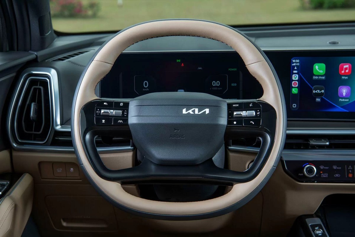 Vô lăng D-Cut 2 chấu của New Sorento Hybrid