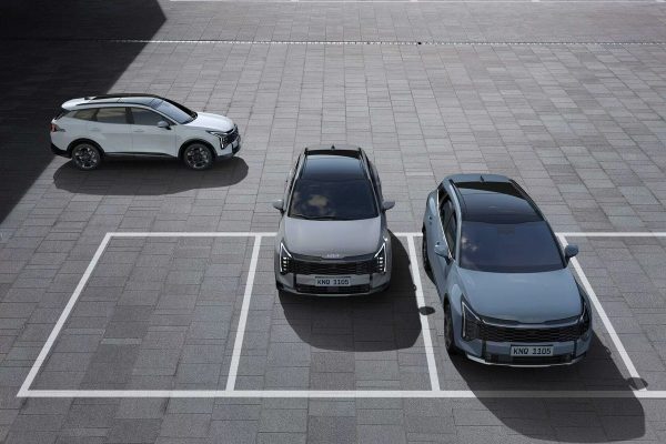 New Sportage đỗ trong bãi nhìn từ trên cao