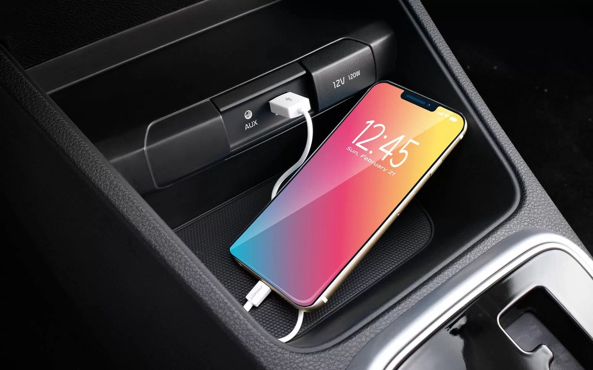 Cổng kết nối USB và AUX trên Kia Soluto