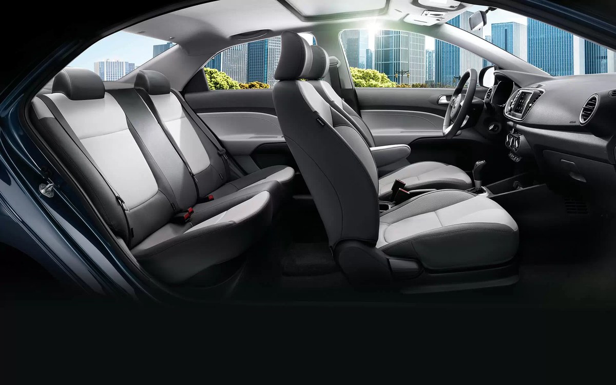 Khoang nội thất và ghế lái của Kia Soluto